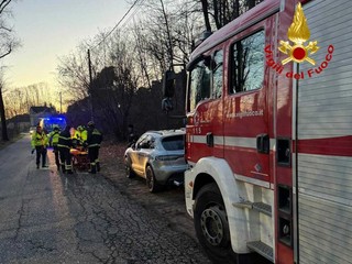 I soccorsi al ciclista caduto nei boschi di Vergiate