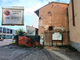 Edificio fatiscente a Villa Cortese, botta e risposta tra opposizione e sindaco