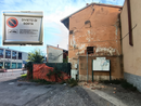 Edificio fatiscente a Villa Cortese, botta e risposta tra opposizione e sindaco