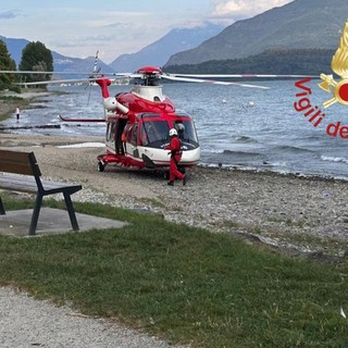 L'elicottero dei vigili del fuoco di Varese impegnato nelle ricerche