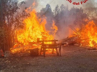 Le immagini dell'incendio Le immagini dell'incendio