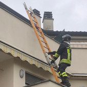 Cade in casa e non risponde: soccorso dai vigili del fuoco
