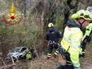 FOTO. Auto vola nella scarpata lungo la strada per il Sacro Monte: automobilista ferita FOTO. Auto vola nella scarpata lungo la strada per il Sacro Monte: automobilista ferita