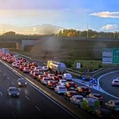 Coda sull'Autostrada dei Laghi per l'incidente tra l'innesto della Pedemontana e Gallarate in direzione Varese Coda sull'Autostrada dei Laghi per l'incidente tra l'innesto della Pedemontana e Gallarate in direzione Varese