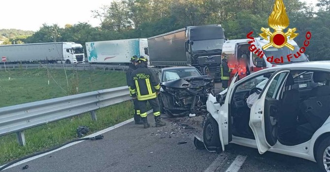 I vigili del fuoco sul luogo dello scontro I vigili del fuoco sul luogo dello scontro