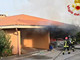 Ranco, auto e scooter in fiamme in garage: casa inagibile Ranco, auto e scooter in fiamme in garage: casa inagibile