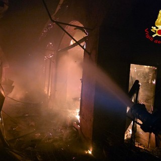 Le immagini dell'incendio di Cocquio