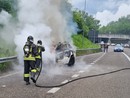 FOTO. Veicolo in fiamme sulla 336 di Malpensa, paura per un automobilista