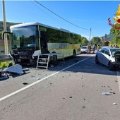Grave incidente nel Verbano: auto e pullman si scontrano, due feriti gravi