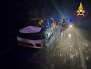 Maltempo: pianta cade su un'auto in transito sulla statale 394, paura per i tre occupanti