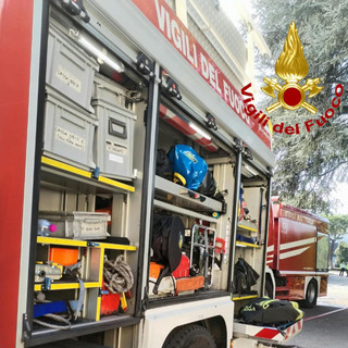 Fiamme in un capannone di Olgiate Olona: in azione i vigili del fuoco