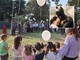 La cerimonia al parco Giotto. Nel riquadro un incontro tra Matteo Granata e Batman, reso possibile da SuperDreams La cerimonia al parco Giotto. Nel riquadro un incontro tra Matteo Granata e Batman, reso possibile da SuperDreams