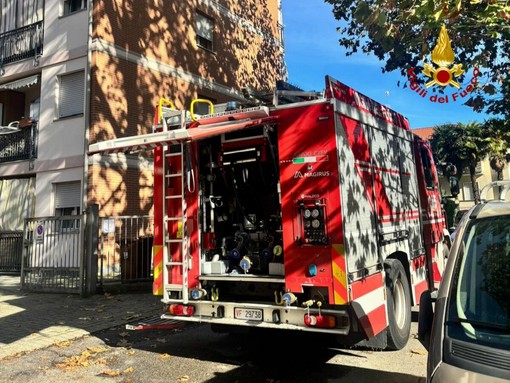 i vigili del fuoco sul luogo dell'incendio