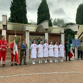 La cerimonia sotto la pioggia al Portichetto