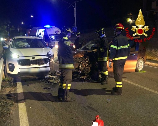 Le immagini dell'incidente avvenuto a Gavirate nella tarda serata di giovedì Le immagini dell'incidente avvenuto a Gavirate nella tarda serata di giovedì