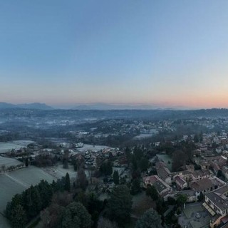 I fuochi di mezzanotte e l'alba del nuovo anno sul Varesotto: le immagini del drone salutano il 2026