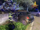 Esce di strada e si schianta contro un muro: giovane di 27 anni ferito sulla statale 394