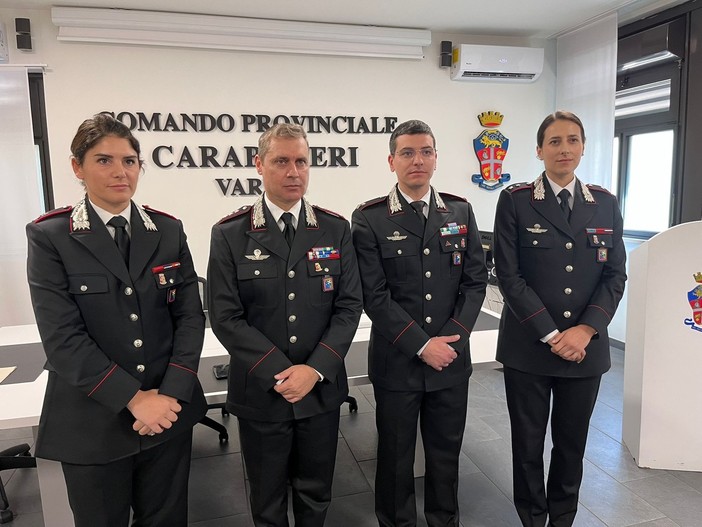I nuovi ufficiali dei carabinieri insieme al comandante provinciale Marco Gagliardo (da sinistra: Menga, Gagliardo, Di Caprio e Munter)