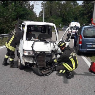 Sangiano, scontro sulla Provinciale: due persone soccorse