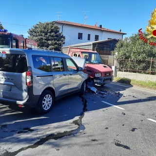 I mezzi coinvolti nello scontro in via Carnia I mezzi coinvolti nello scontro in via Carnia