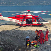 I vigili del fuoco impegnati nelle operazioni di recupero del cadavere a Caldè I vigili del fuoco impegnati nelle operazioni di recupero del cadavere a Caldè