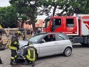 FOTO. Auto si ribalta dopo lo scontro all'incrocio: un ferito a Cassano Magnago