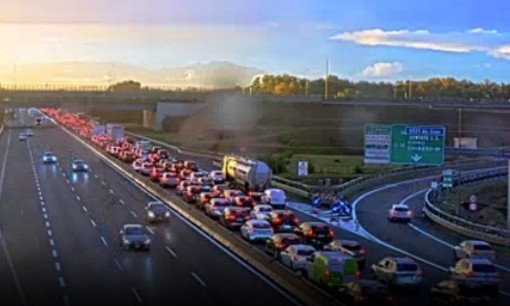 Coda sull'Autostrada dei Laghi per l'incidente tra l'innesto della Pedemontana e Gallarate in direzione Varese Coda sull'Autostrada dei Laghi per l'incidente tra l'innesto della Pedemontana e Gallarate in direzione Varese