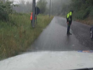 La Protezione civile al lavoro sui tombini a Gorla Maggiore La Protezione civile al lavoro sui tombini a Gorla Maggiore