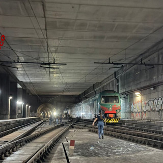 Treno Varese-Milano bloccato a Lancetti: evacuati 400 passeggeri Treno Varese-Milano bloccato a Lancetti: evacuati 400 passeggeri