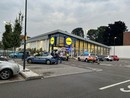 Rissa nel parcheggio della Lidl a Busto: un uomo finisce a terra privo di sensi