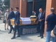 L'uscita dalla chiesa di San Carlo del feretro di Simone Magrin