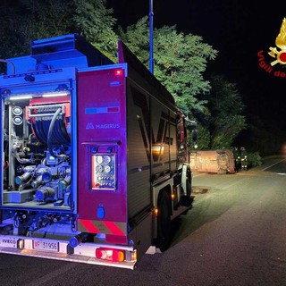 I vigili del fuoco sul luogo dell'incidente della scorsa notte a Samarate