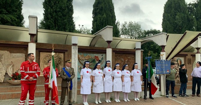 La cerimonia sotto la pioggia al Portichetto La cerimonia sotto la pioggia al Portichetto