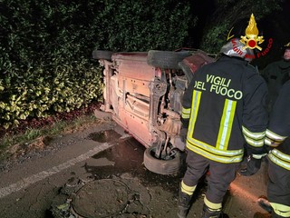 I vigili del fuoco sul luogo dell'incidente della scorsa notte a Samarate