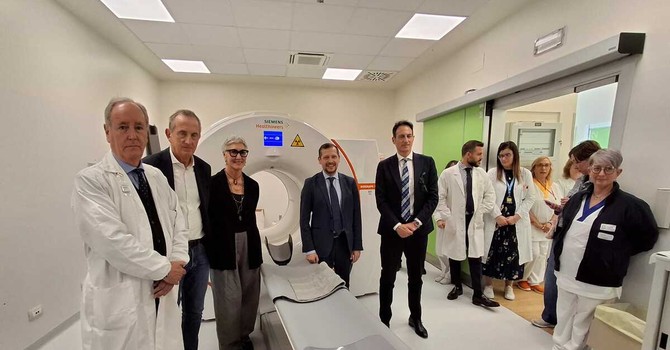 Nuovo tomografo da 2 milioni per la Medicina nucleare di Busto: tempi dimezzati, meno radiazioni. «Smentiti quelli che dicono che qui non si investe più»