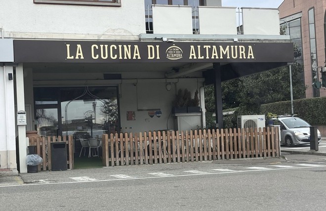 Allerta furti nei negozi di viale Borri. Nel mirino anche la “Cucina di Altamura” Allerta furti nei negozi di viale Borri. Nel mirino anche la “Cucina di Altamura”