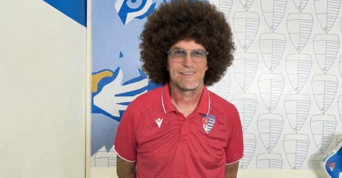 Mauro Zironelli con la folta capigliatura Frank Ilett (foto realizzata con l'AI) Mauro Zironelli con la folta capigliatura Frank Ilett (foto realizzata con l'AI)