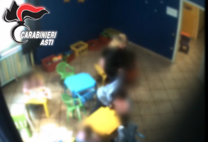 Asti, violenze e insulti razzisti in un asilo: sospese due educatrici