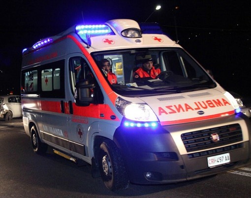 Tragedia a Trecate: tre giovani travolti da un treno. C'è un morto