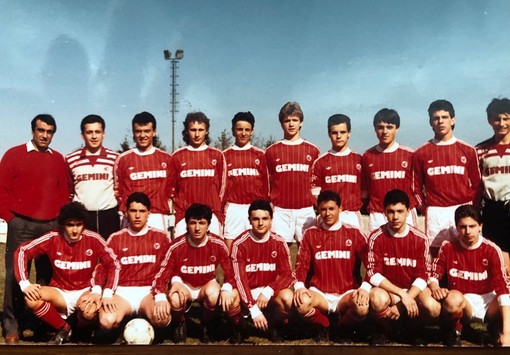Gli allievi del Varese Calcio 1986 targato Gemini allenati da Pietruzzu Anastasi: Sean Sogliano è il quinto accosciato da sinistra
