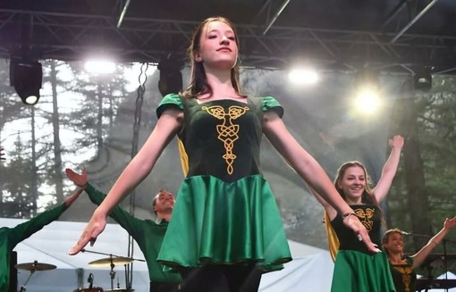 QUANDO I GIOVANI INDICANO LA VIA. Le scarpe fanno “tic toc”: Anna Sartorio, 17 anni, porta la danza celtica in tour tra Irlanda e palchi italiani QUANDO I GIOVANI INDICANO LA VIA. Le scarpe fanno “tic toc”: Anna Sartorio, 17 anni, porta la danza celtica in tour tra Irlanda e palchi italiani