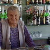 E sono 101. Anna barista dei record e maestra di vita E sono 101. Anna barista dei record e maestra di vita