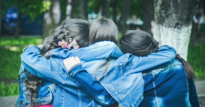 «Cara amica, tu non sei più qui ma sei riuscita a unirci ancora una volta» «Cara amica, tu non sei più qui ma sei riuscita a unirci ancora una volta»