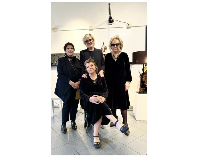 Stefania Pellegatta, Maria Seemann ed Emanuela Martignon alla mostra con Trixi Bulla (a destra)