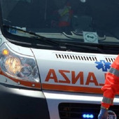 A8, auto si ribalta e il traffico va in tilt