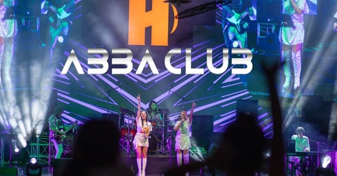 “Abba Club” al Teatro Manzoni: a Busto Arsizio rivive la magia degli Abba