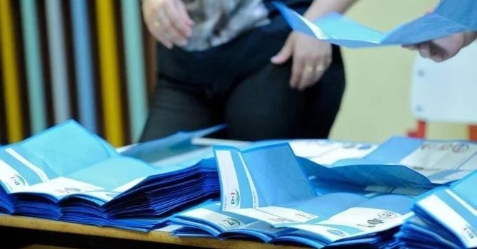 Amministrative, primo round dell'affluenza: in provincia a mezzogiorno ha votato quasi il 3% in meno
