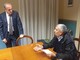 Il sindaco Antonelli (in piedi) e l'assessore Cislaghi