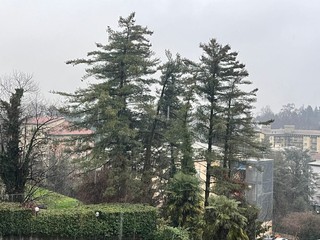 Acqua e neve difficile da vedere in foto cade su Varese questa mattina