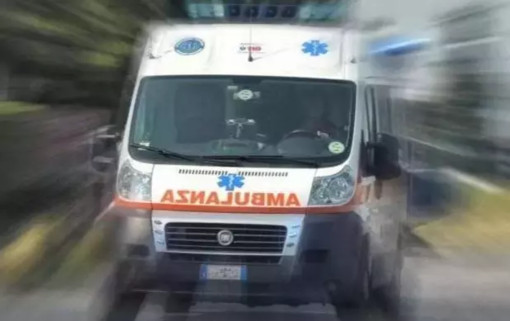 Ribaltamento sulla statale 394 a Casalzuigno: un ferito Ribaltamento sulla statale 394 a Casalzuigno: un ferito
